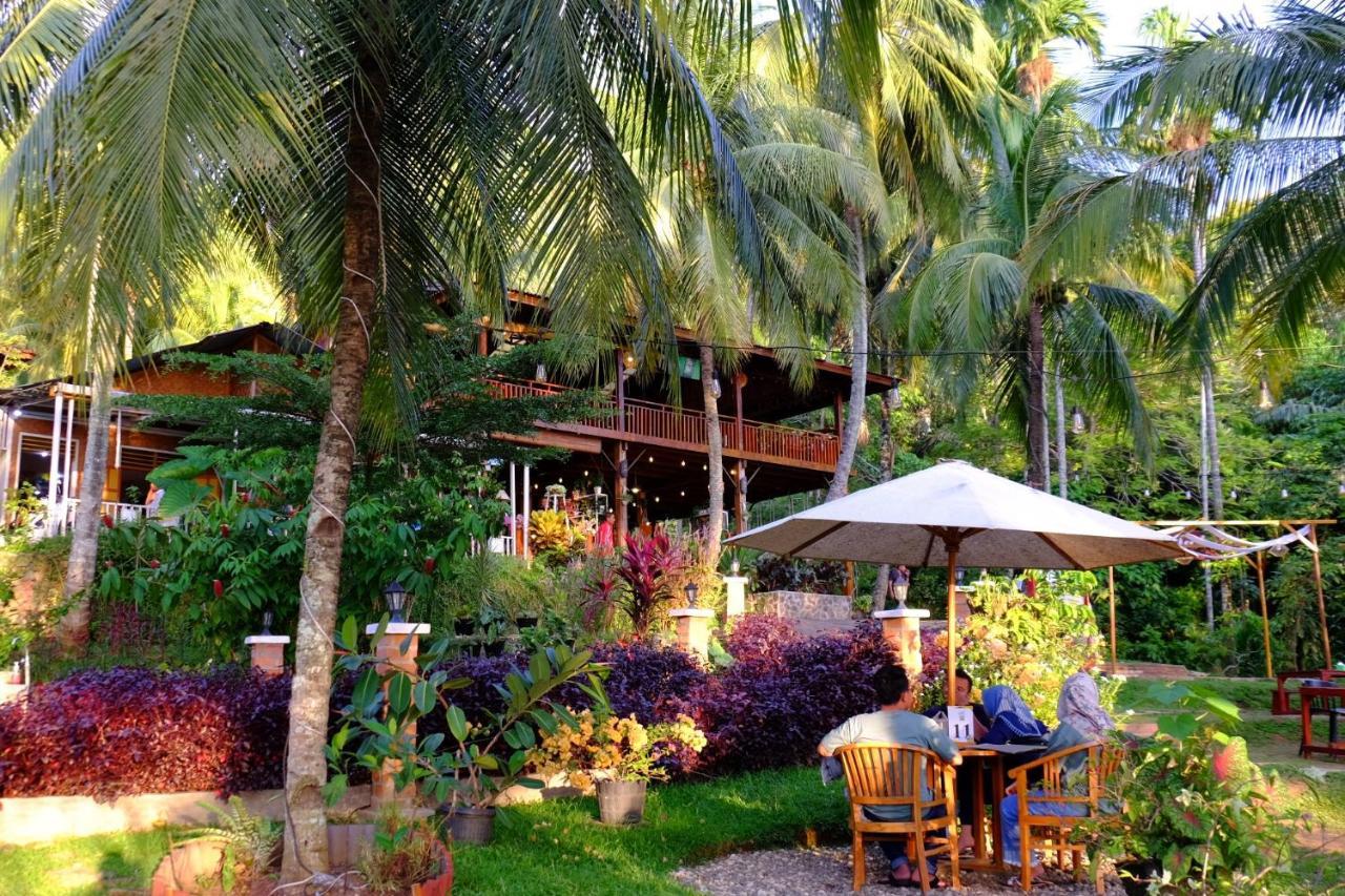Air Manis Hillside Villa Cafe & Resto Padang  Exterior photo