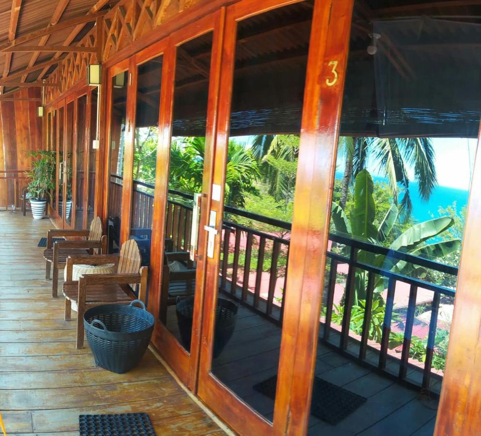 Air Manis Hillside Villa Cafe & Resto Padang  Exterior photo