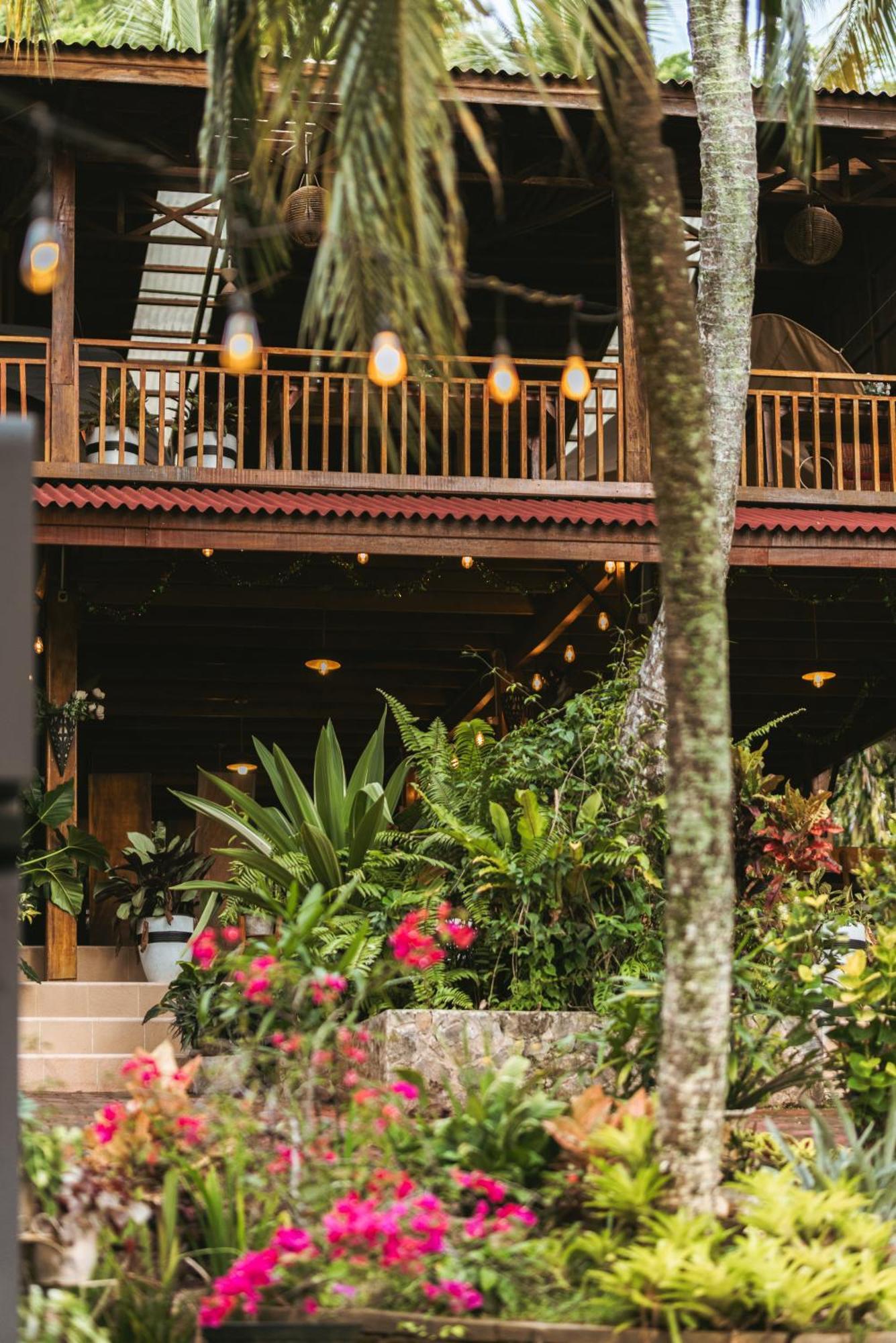 Air Manis Hillside Villa Cafe & Resto Padang  Exterior photo